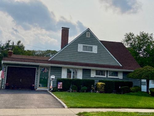 30 Cable Ln, Hicksville, NY, 11801-6103 | Card Image