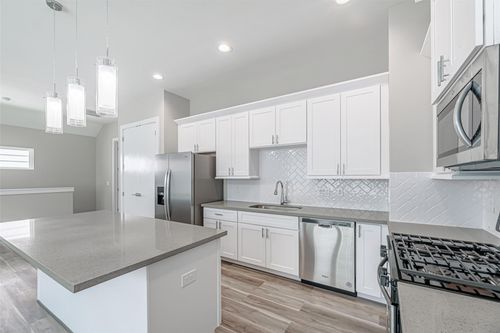 e-240 Julia St, Houston, TX, 77022-3140 | Card Image