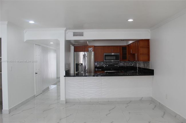 1840 - 1840 W 73 Rd Pl, Townhouse with 2 bedrooms, 3 bathrooms and null parking in Hialeah FL | Image 5