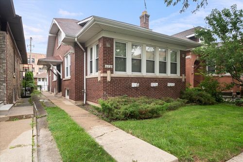 6520 N Fairfield Avenue, Chicago, IL, 60645 | Card Image