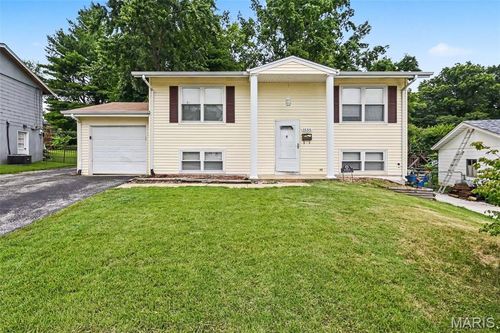 1555 Ville Gloria Ln, Hazelwood, MO, 63042-1126 | Card Image