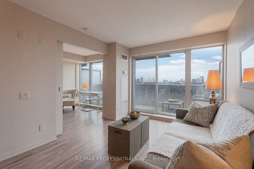 704-1040 The Queensway N/A, Etobicoke, ON, M8Z0A7 | Card Image