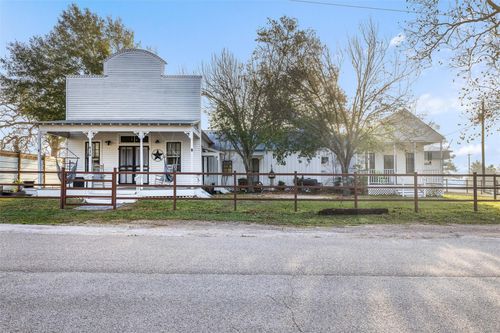 836 Pecan St, New Ulm, TX, 78950-2282 | Card Image