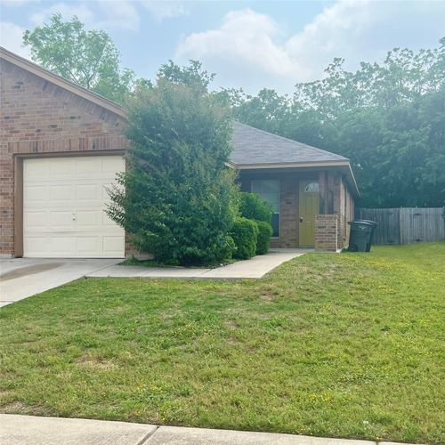 7811 Novella Dr, Fort Worth, TX, 76134-4324 | Card Image