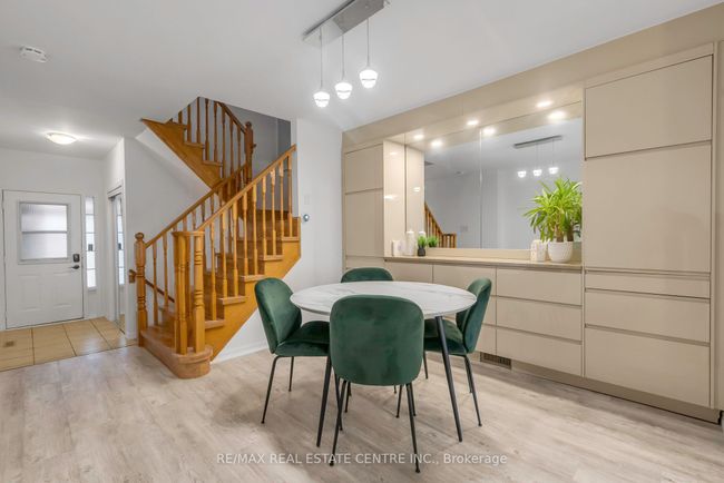 808 Mckay Cres, House attached with 3 bedrooms, 3 bathrooms and 2 parking in Milton ON | Image 14