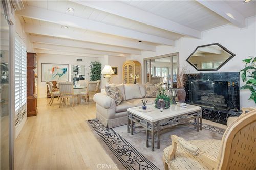 2072 Coldwater Canyon Dr, Beverly Hills, CA, 90210-1733 | Card Image