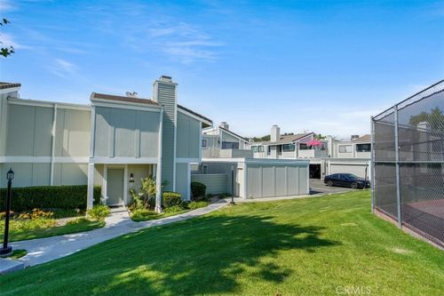 2-27116 Crossglade Ave, Canyon Country, CA, 91351-4110 | Card Image