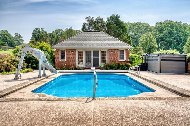 122 Fairway Acres Dr, Home with 7 bedrooms, 5 bathrooms and 3 parking in Dunmor KY | Image 82