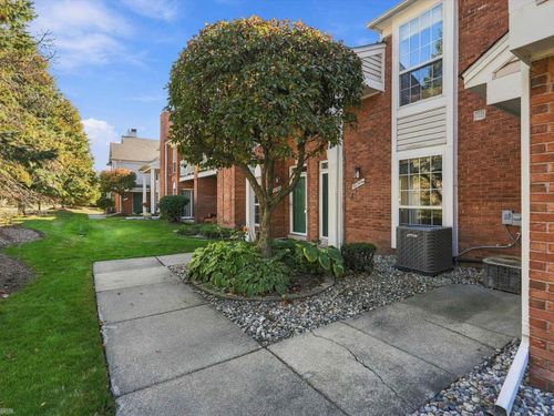 52376 Heatherstone Ave, Macomb, MI, 48042-3549 | Card Image