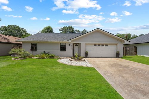 5112 Lawndale Ave, West Orange, TX, 77630-4447 | Card Image