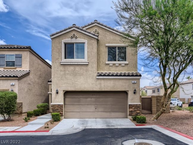 8 Jasmine Point Street, House other with 3 bedrooms, 2 bathrooms and null parking in Henderson NV | Image 2