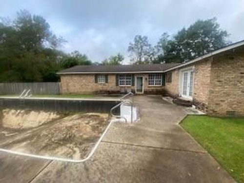 1354 W 10th St, Bogalusa, LA, 70427-4106 | Card Image