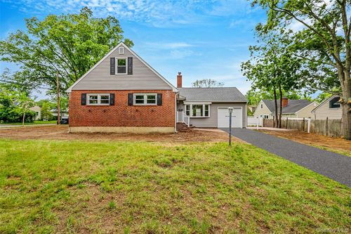 24 Russell Street, Babylon, NY, 11701 | Card Image