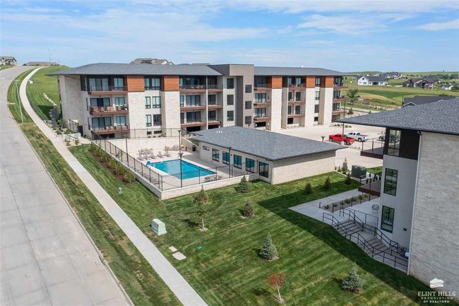 APT-201 - 3010 Fieldhouse Cir, Condo with 2 bedrooms, 2 bathrooms and null parking in Manhattan KS | Image 23