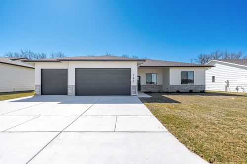 707 Elmwood St, Park City, KS, 67147-1125 | Card Image