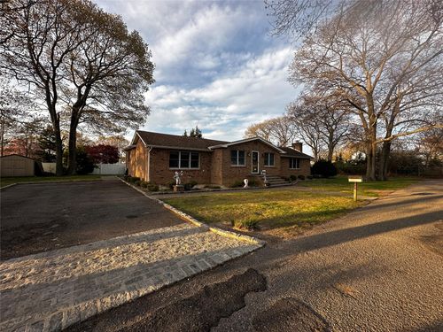 407 Albert St, Holbrook, NY, 11741-2901 | Card Image