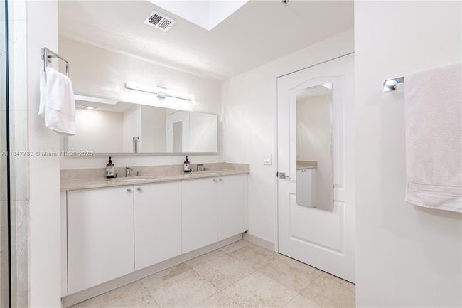 APT-508 - 17555 Atlantic Blvd, Condo with 3 bedrooms, 2 bathrooms and null parking in Sunny Isles Beach FL | Image 14
