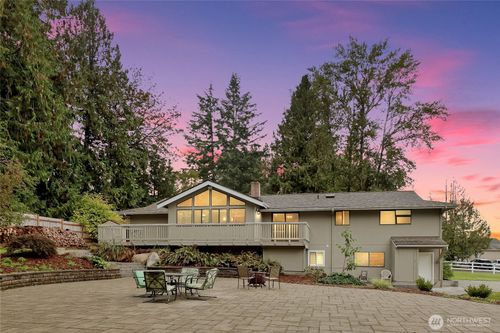 806 Comanche Dr, Mount Vernon, WA, 98273-3715 | Card Image