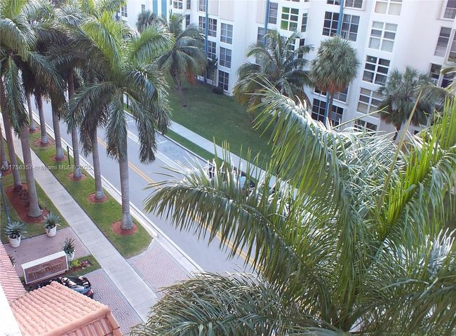 APT-606 - 17555 Atlantic Blvd, Condo with 2 bedrooms, 2 bathrooms and null parking in Sunny Isles Beach FL | Image 8
