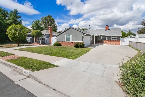 22031 Galvez St, Woodland Hills, CA, 91364-1608 | Card Image