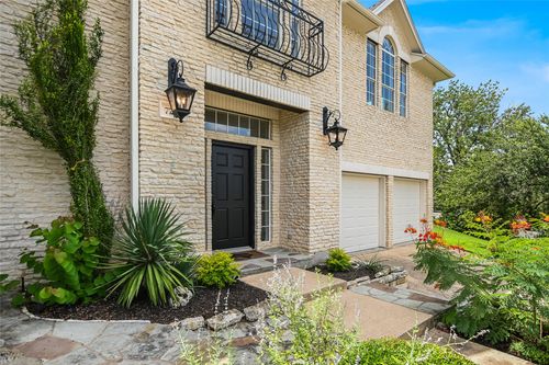 7716 Lakewood Dr, Austin, TX, 78750-8104 | Card Image