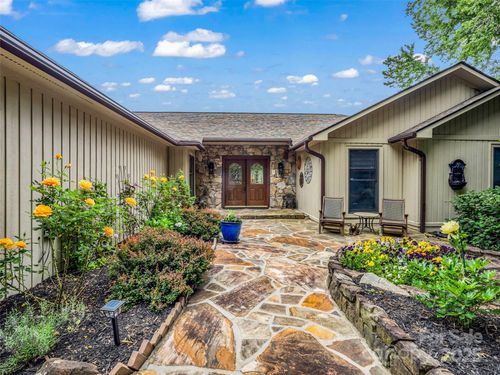 11 Bannerwood Dr, Horse Shoe, NC, 28742-9709 | Card Image