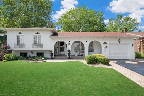 4200 Eastdale Dr, Beamsville, ON, L3J0N3 | Card Image