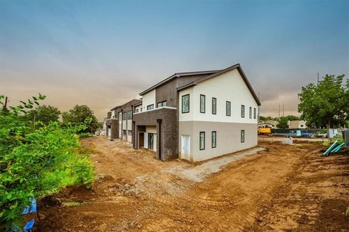 1209 E 29th St, Kansas City, MO, 64109 | Card Image