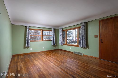 541 Cloverlawn St, East China, MI, 48054-4199 | Card Image