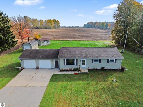 5703 S Shepherd Rd, Shepherd, MI, 48883-9382 | Card Image