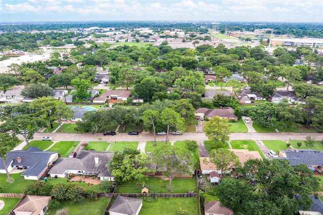Spring Shadow is a well established community with mature trees and lots of shops and restaurants close by, short commute to Houston's Energy Corridor, Memorial Mall & City Center | Image 31