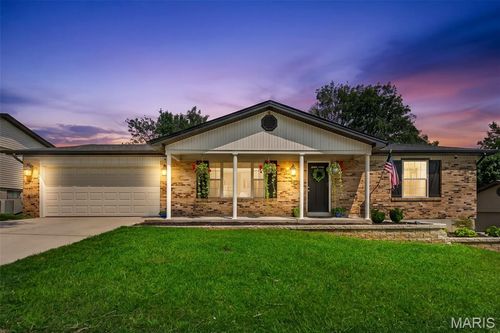 5830 Falcon View Ln, Oakville, MO, 63129-2905 | Card Image