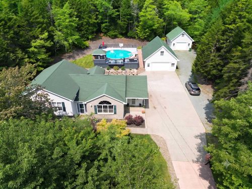 52 Wilson Lake Dr, House with 4 bedrooms, 3 bathrooms and 5 parking in Middle Sackville NS | Card Image
