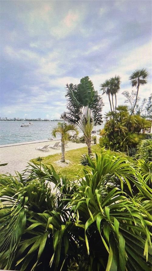 9k-7545 E Treasure Dr, North Bay Village, FL, 33141-4578 | Card Image