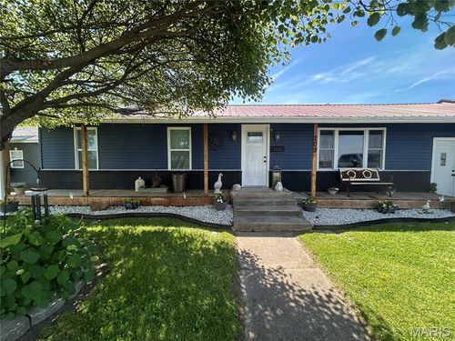 209 Bonfoy St, Carrollton, IL, 62016-1117 | Card Image