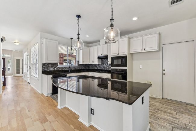 3998 Lord Byron Cir, House other with 4 bedrooms, 4 bathrooms and 6 parking in Round Rock TX | Image 9