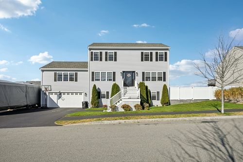 43 Gedney Dr, Peabody, MA, 01960-4514 | Card Image