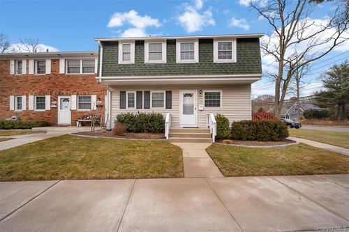 252-252 Village Dr, Smithtown, NY, 11788-3227 | Card Image