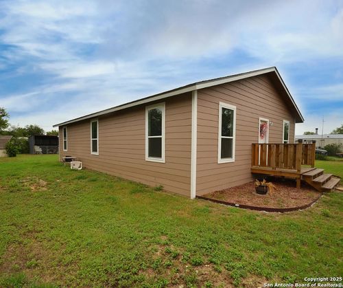 245 Cross Lake Dr, Pleasanton, TX, 78064-6823 | Card Image