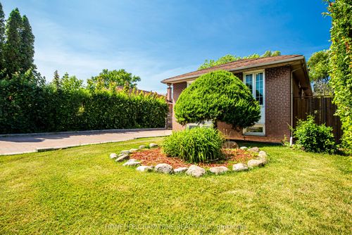 1366 Poprad Ave, Pickering, ON, L1W1L1 | Card Image