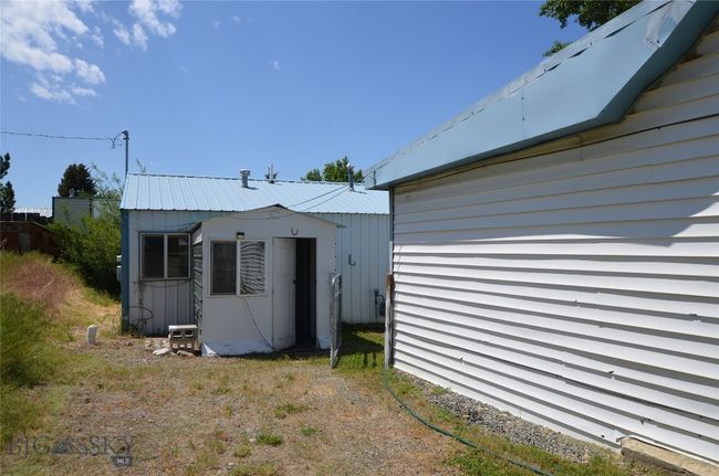 Side of house going to guest house | Image 27