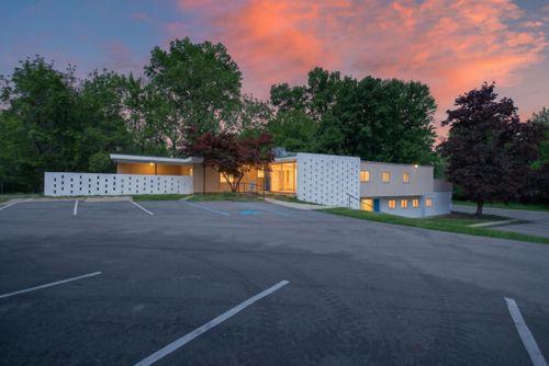 2532 Spring Arbor Road, Jackson, MI, 49203 | Card Image
