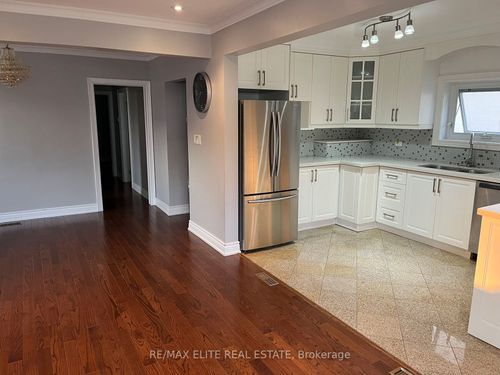 main-34 Irvington Cres, North York, ON, M2N2Z1 | Card Image