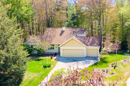 17239 Quail Creek Drive, Spring Lake, MI, 49456 | Card Image