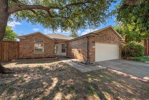 1053 Pullman Dr, Saginaw, TX, 76131-4931 | Card Image