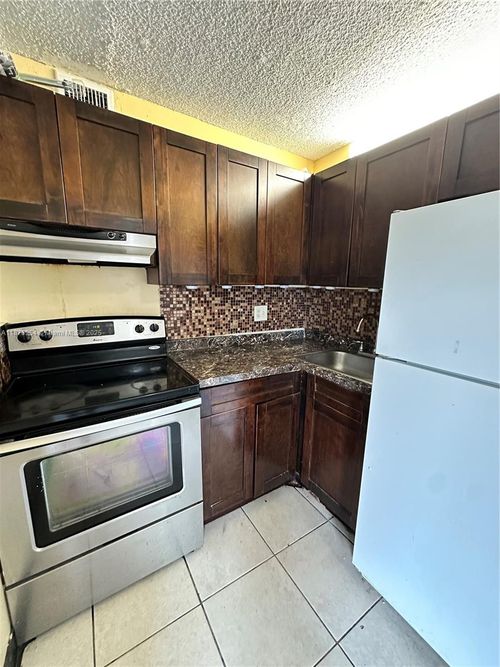 apt-m189-95 Ne 41st St, Oakland Park, FL, 33334-1398 | Card Image