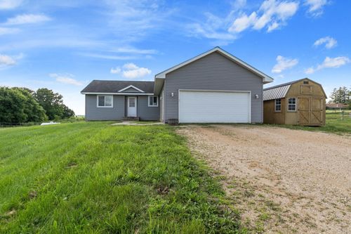 7611 County Road V, Ellsworth, WI, 54011-8217 | Card Image