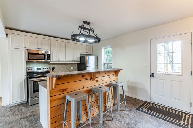 1071 Crabbe Lane, House other with 2 bedrooms, 1 bathrooms and 8 parking in Haliburton ON | Image 11