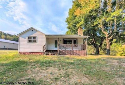 3179 Thornton Pike, House other with 2 bedrooms, 1 bathrooms and 3 parking in Thornton WV | Image 1