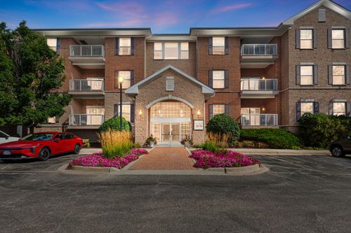 202-2676 Stone Circle, Geneva, IL, 60134 | Card Image